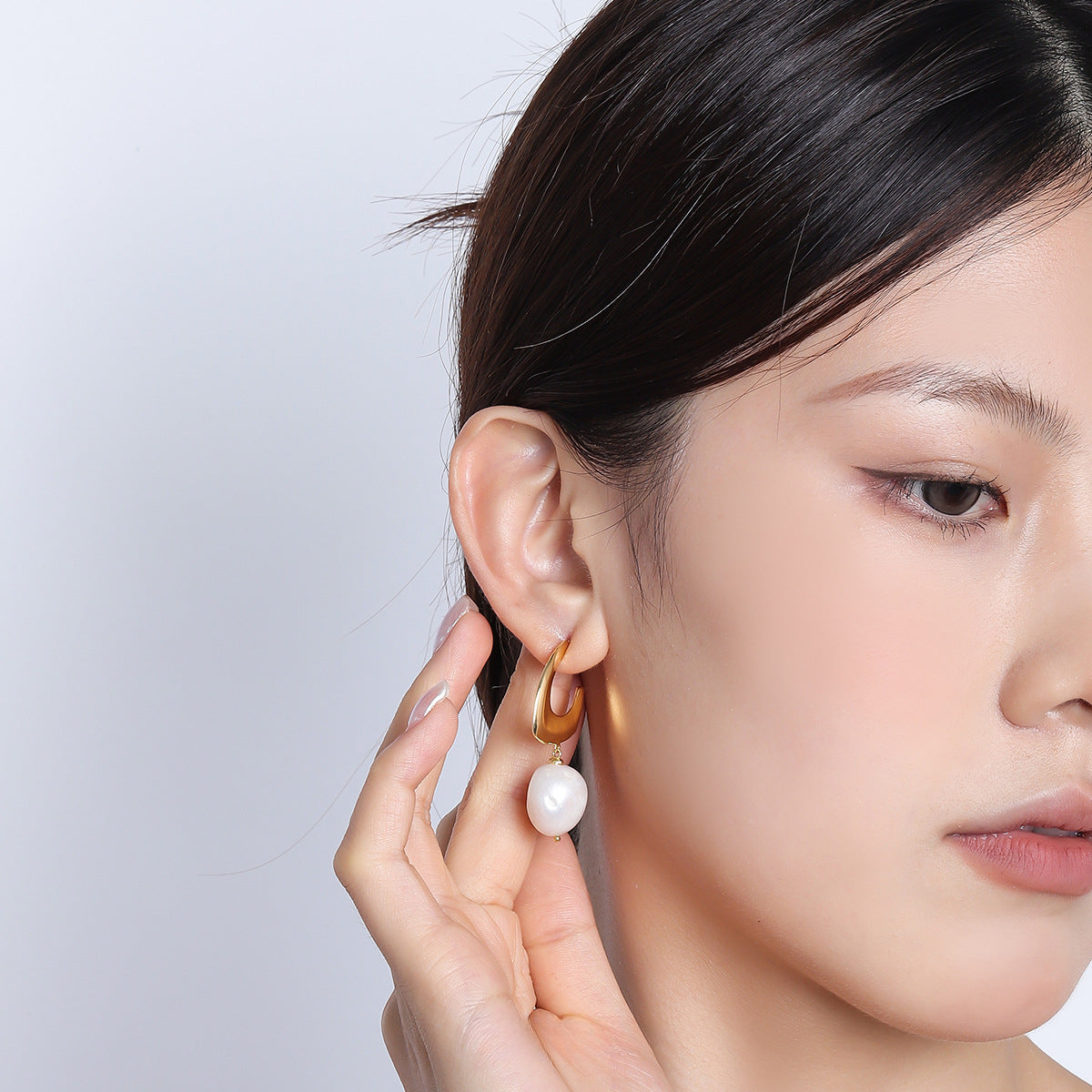 Wholesale C-shaped Pearl Earrings
